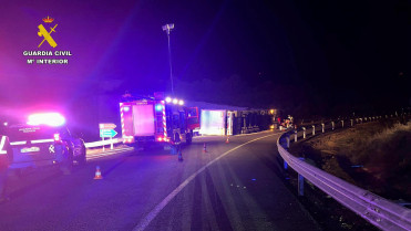 Un aparatoso accidente en Plasencia obliga a movilizar a bomberos y Guardia Civil