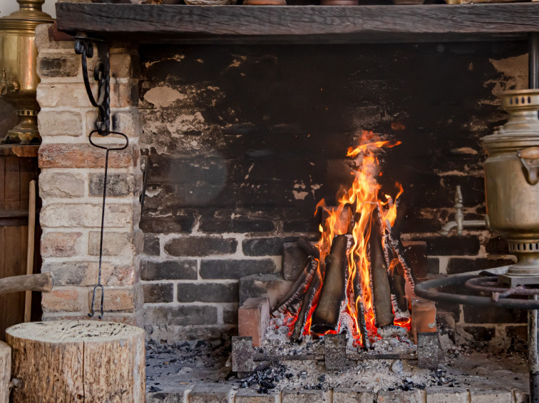 Siete personas intoxicadas por inhalación de humo por la mala combustión de una chimenea