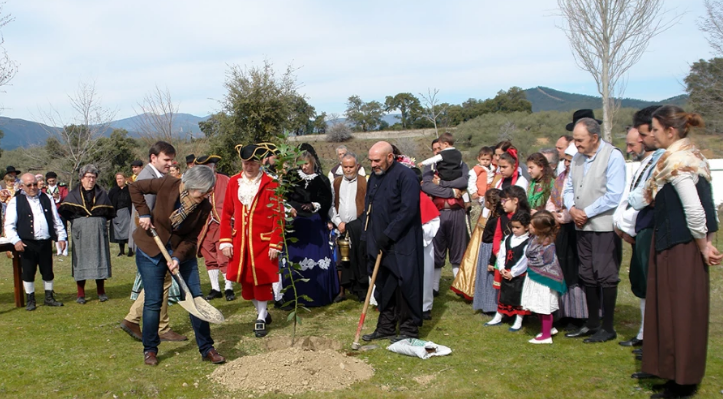 Villanueva de la Sierra se prepara para vivir la celebración ambiental más antigua del mundo