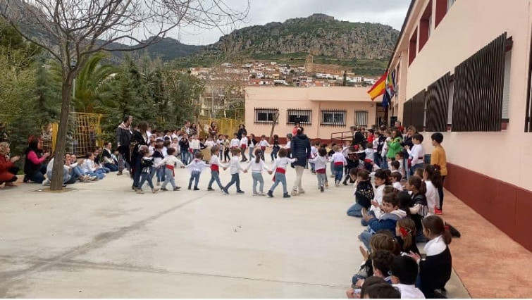 Hornachos acoge la II Convivencia del Día de la Región reuniendo a centros educativos de la comarca