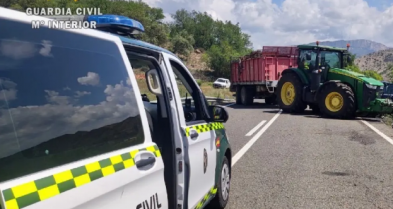 Herida una mujer en un accidente registrado entre un tractor y un turismo