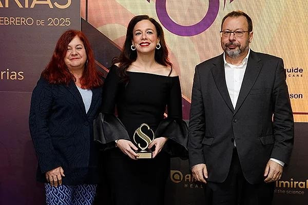 La consejera de Salud recibe el premio Sanitarias otorgado por Redacción Médica