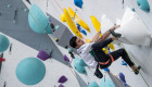 Alberto Ginés realiza una demostración de escalada en la inauguración del rocódromo de Cáceres