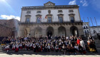 Más de 100 alumnos de entre 3 y 5 años bailan la jota de El Candil en la Plaza Mayor de Cáceres