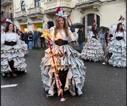 Alegría carnavalera en Coria con la participación de más de 600 personas en el desfile