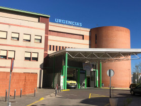 Herido grave tras caer de una altura de 9 metros cerca de la estación de Aljucén