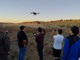 Extremadura forma a pilotos que puedan aplicar productos fitosanitarios con drones