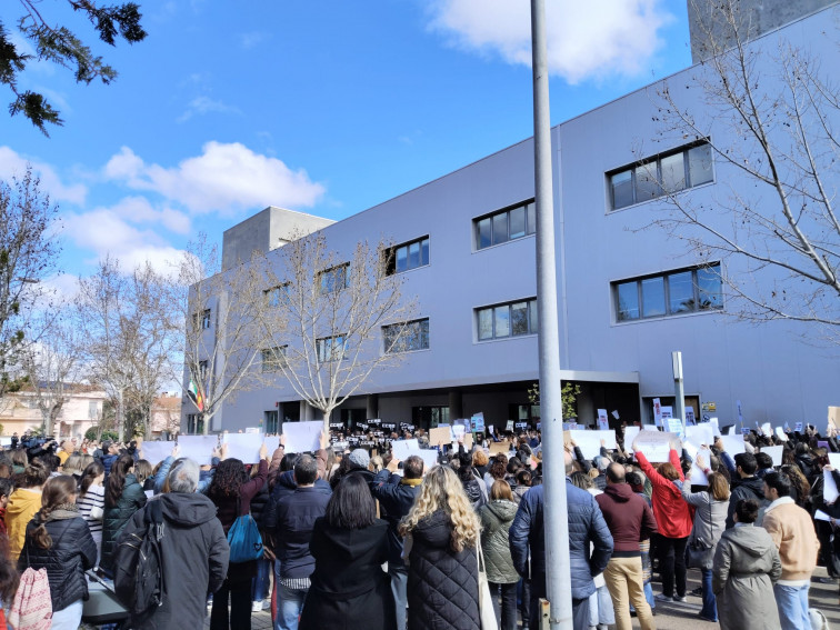 Más de 300 personas piden en Mérida más protección para los educadores sociales