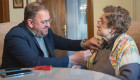 María Cabanes recibe el escudo de oro de Mérida por su 100 cumpleaños